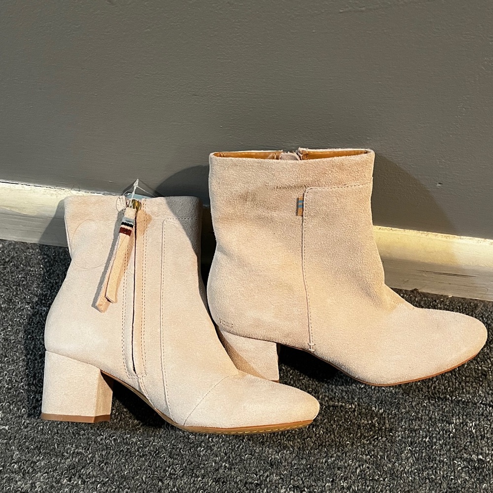 Toms ankle boots 6 1/2- NEW